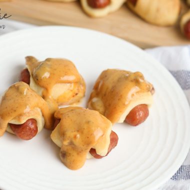 mini pigs in a blanket recipe is the perfect appetizer or idea for an office pitch in.