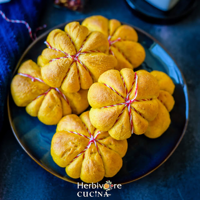 Instant pot Pumpkin Bread are in the shapes of cute pumpkins and can be made in your pressure cooker