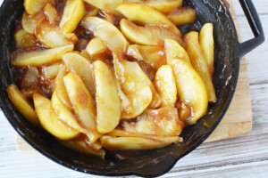 cook apples with sauce.