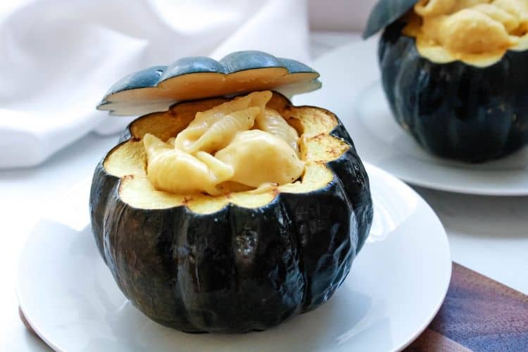 mac and cheese acorn stuffed squash is a great Thanksgiving Pasta Dish