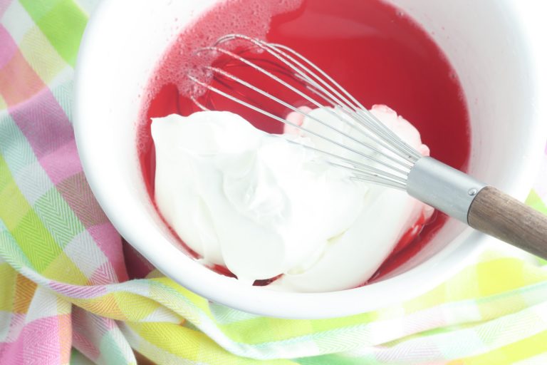 Strawberry jello cool whip pie bubbapie