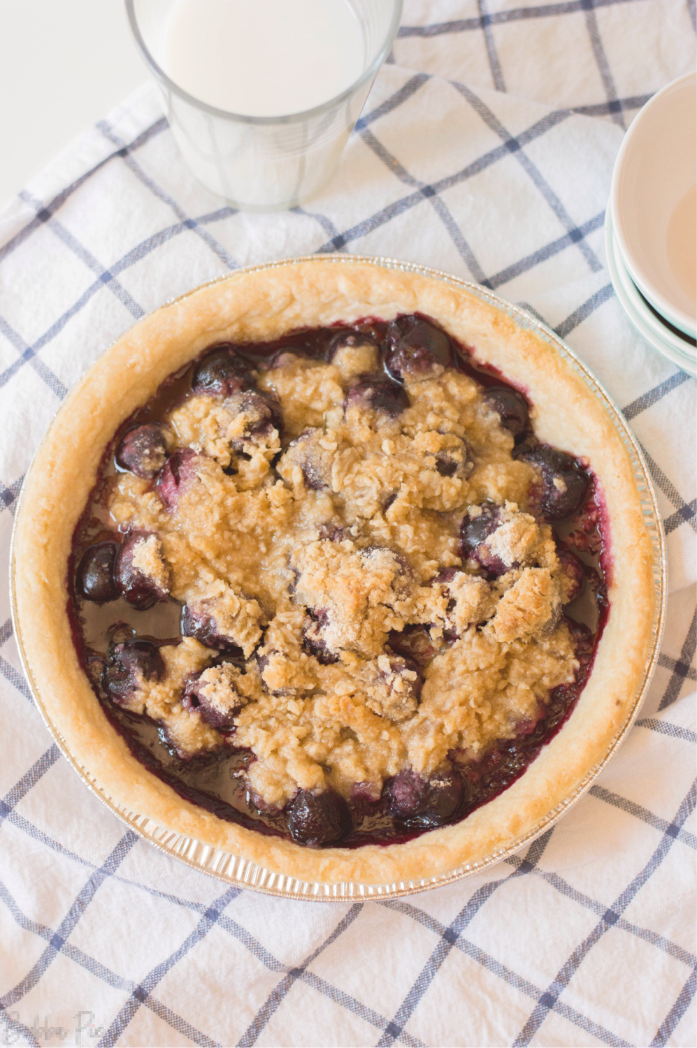 Easy Cherry Crumble Pie