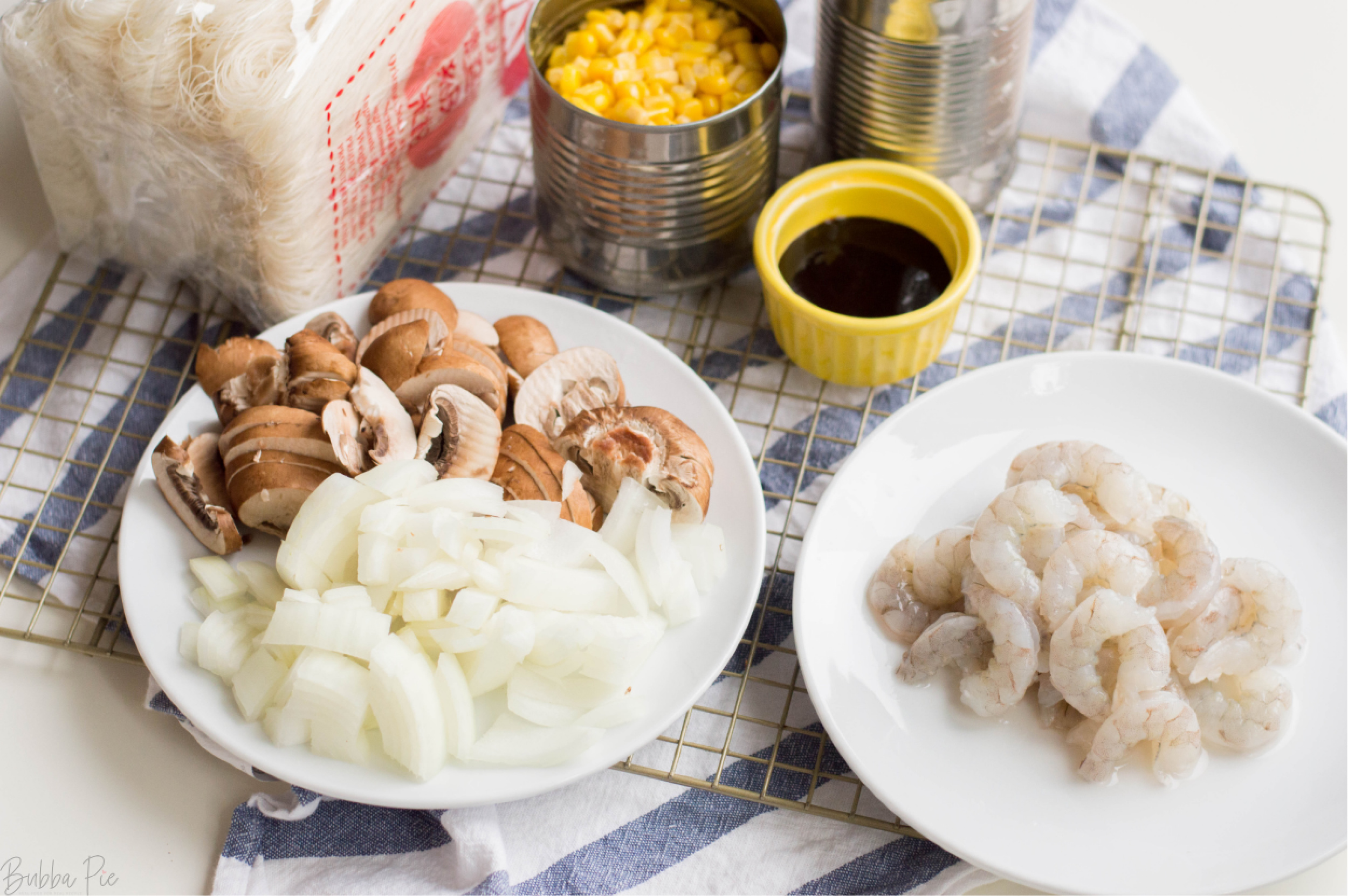 Shrimp Mei Fun Ingredients includes soy sauce, mushrooms and sesame seed sauce.