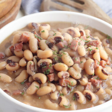Slow Cooker Black Eyed Peas is a traditional soul food recipe for new years.