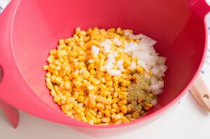 mix together corn, onion, garlic powder and cayenne pepper.