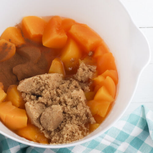 Cinnamon Roll Peach Cobbler BubbaPie