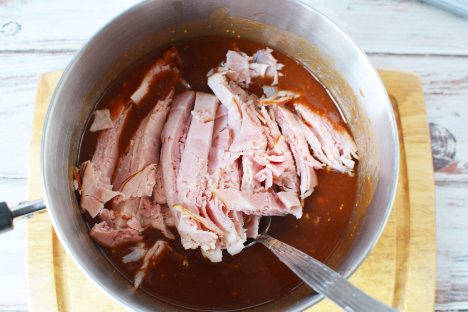 Thinly slice ham and add it to the saucepan.