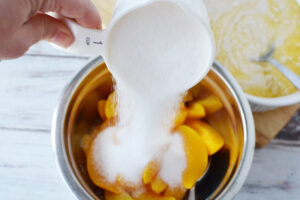 Add peaches and sugar in small bowl