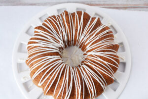 drizzle icing on top of bundt cake