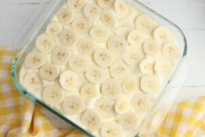 Spread pudding and bananas on wafers