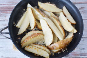 Cook onions, garlic and potatoes in oil.