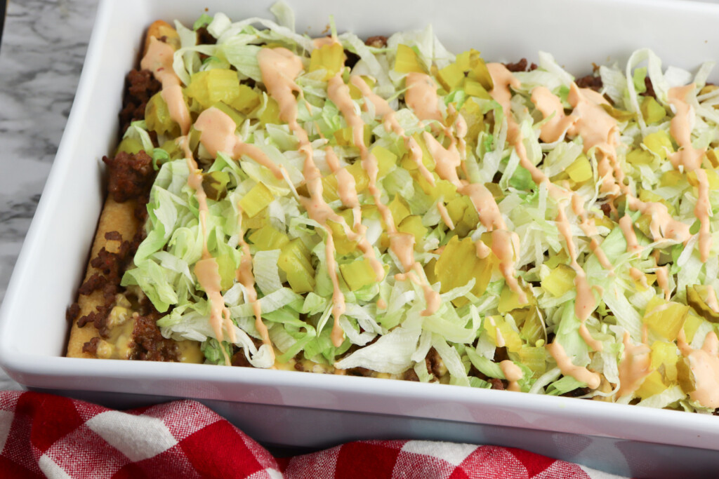 Top big mac casserole with lettuce, pickles and fry sauce.