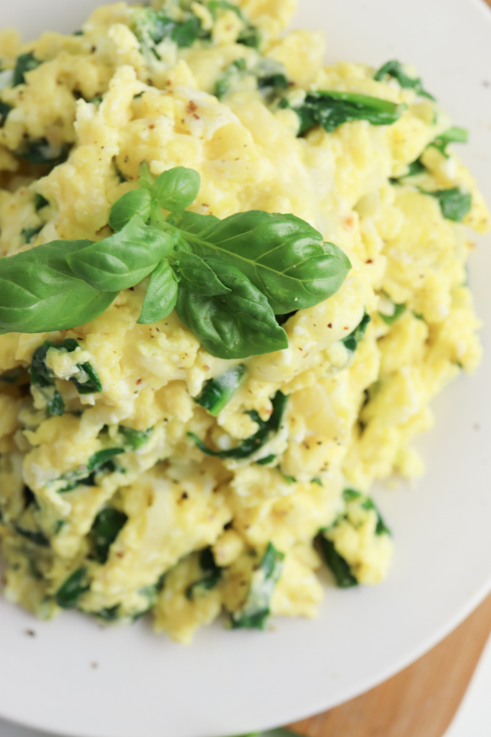 easy spinach and eggs