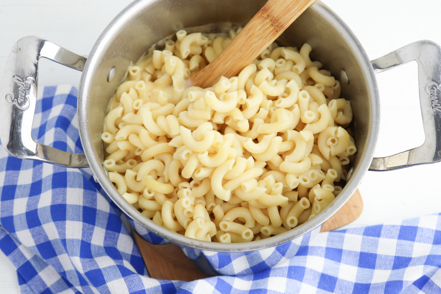 Velveeta Mac and Cheese BubbaPie