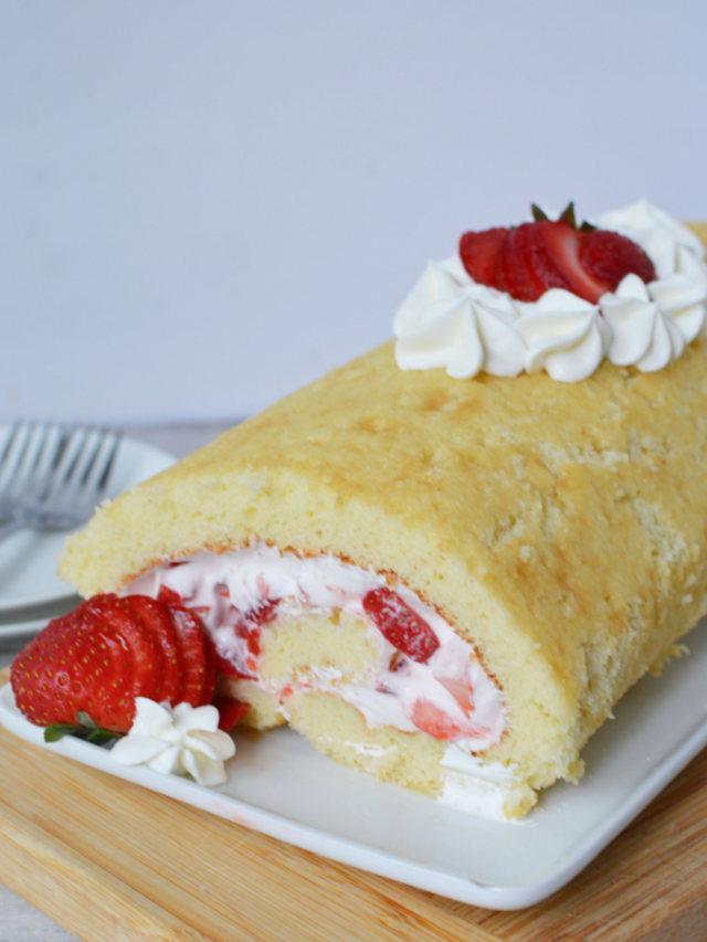 STRAWBERRY ROLL CAKE BubbaPie