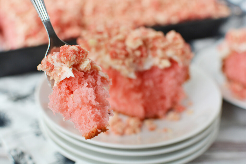 strawberry crunch cake recipe