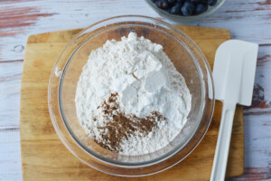 combine dry ingredients for blueberry cake