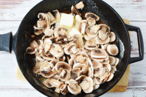 cook mushrooms in sauce