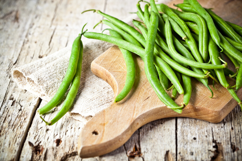 preparing green beans for freezing