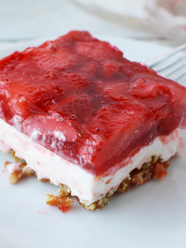 STRAWBERRY PRETZEL SALAD RECIPE - BubbaPie