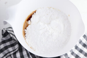 combine sugar and vanilla extract